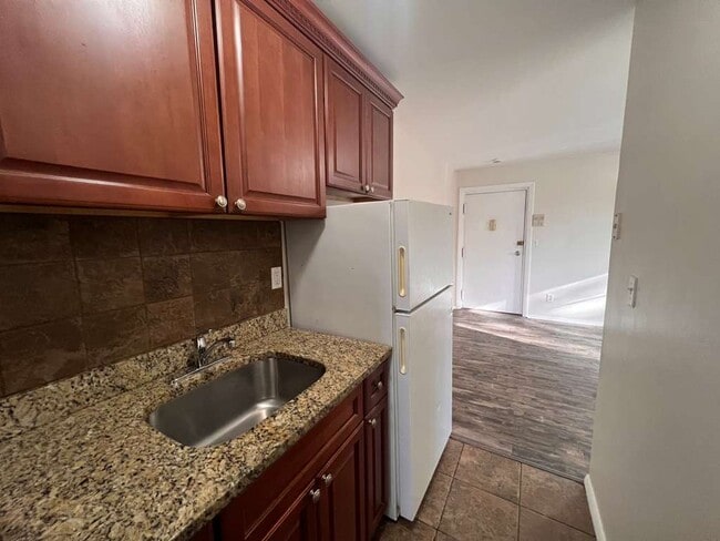 Building Photo - 76 Palisade Ave