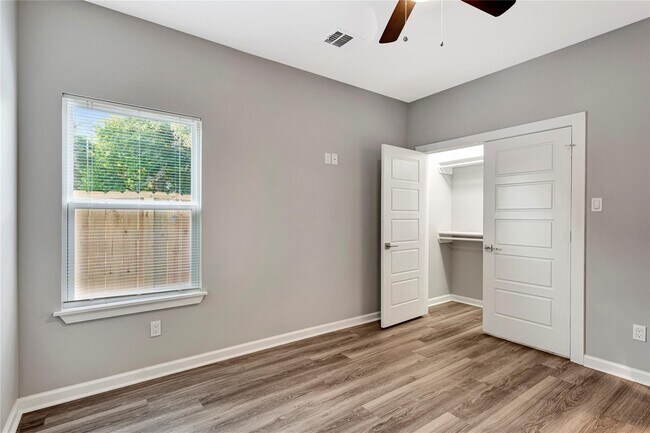 Building Photo - 6824 Dumble St