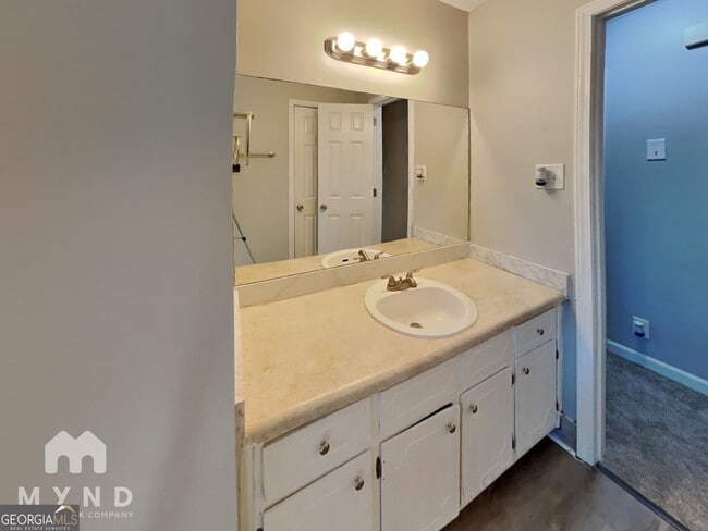 Building Photo - 2945 Botany Dr