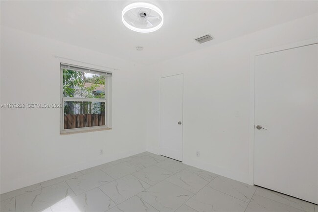 Building Photo - 1914 Dewey St