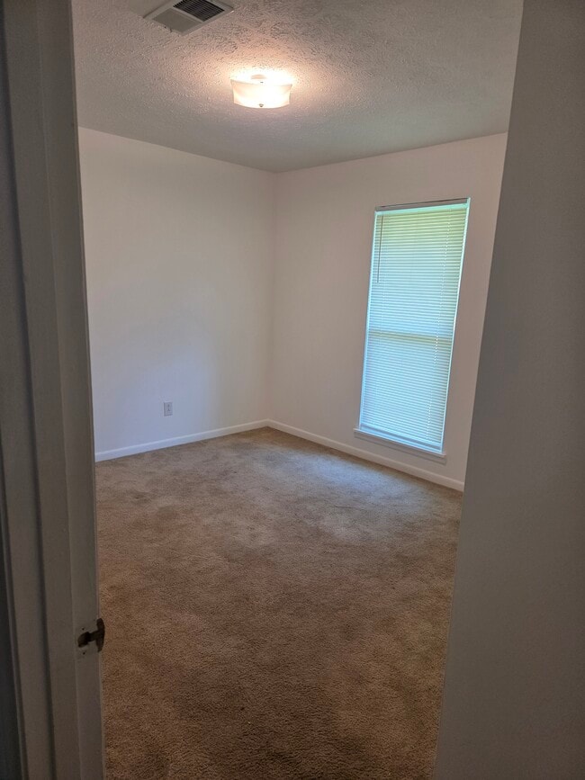 Building Photo - 1118 Country Cir