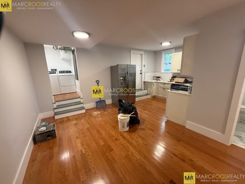 Building Photo - 118 Marginal St