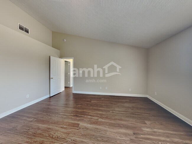 Building Photo - 960 Foxtail Ct