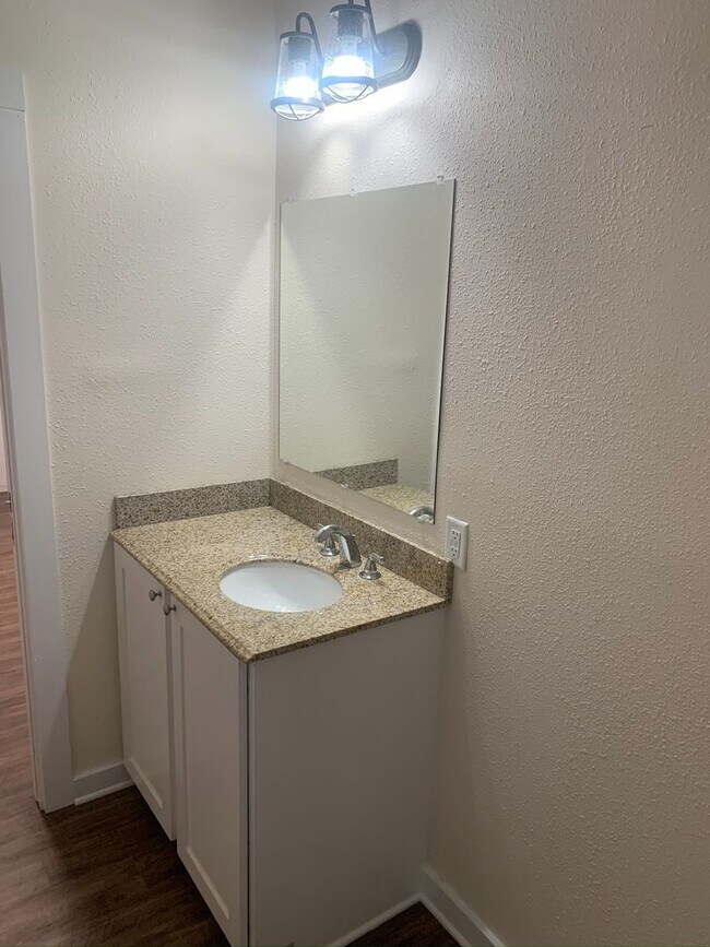 Building Photo - 2 Bedroom House in Port Allen