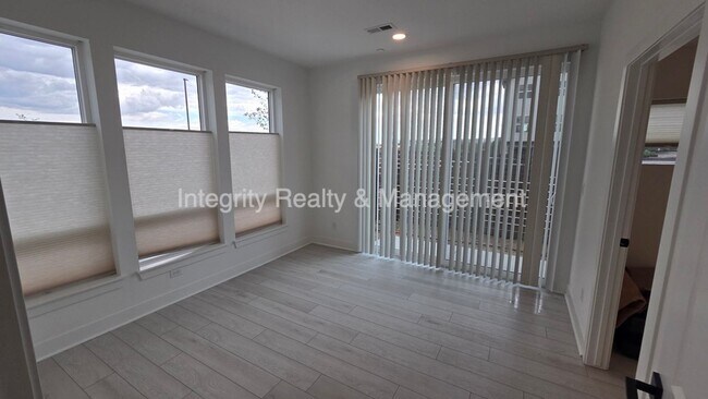 Building Photo - 11014 E Hinsdale Cir