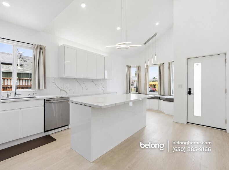 Building Photo - 1395 Vine St