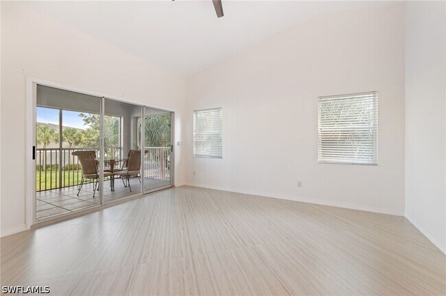 Building Photo - 12081 Summergate Cir