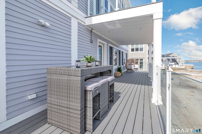 Building Photo - 9 Stowe Ave