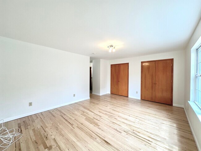 Building Photo - 47 Jewett Ave