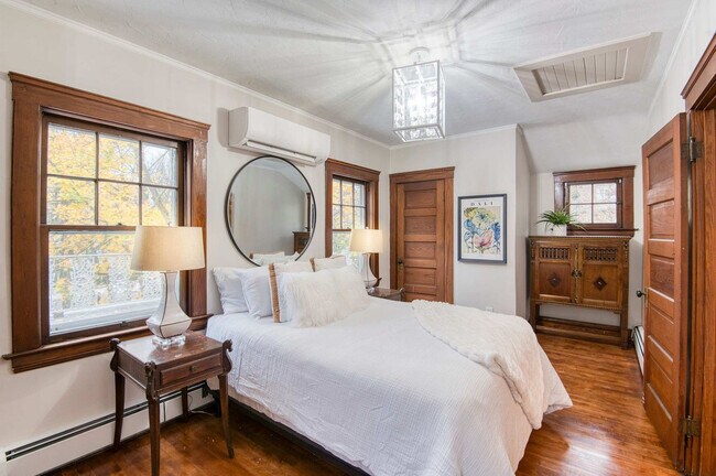 Building Photo - 3073 Fairmount Blvd