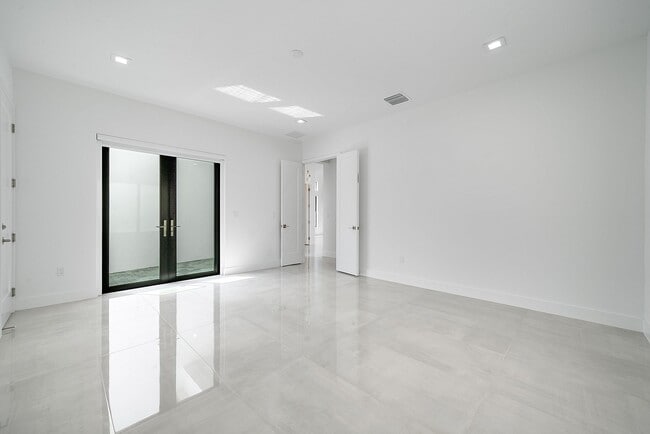 Building Photo - 8561 Crystal Downs Ave