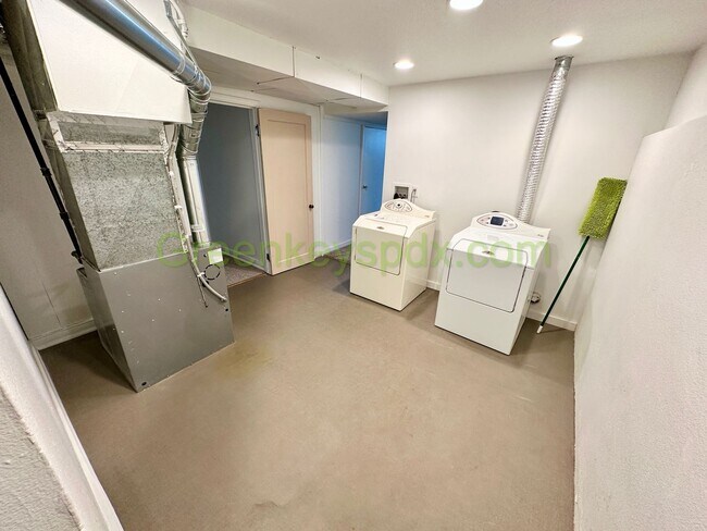 Building Photo - 4-Bedroom 2-Bathroom Mid-Century Ranch wit...