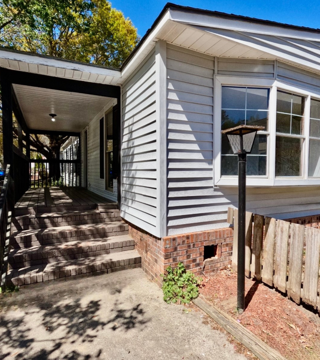 Primary Photo - 437 Persimmon Ln