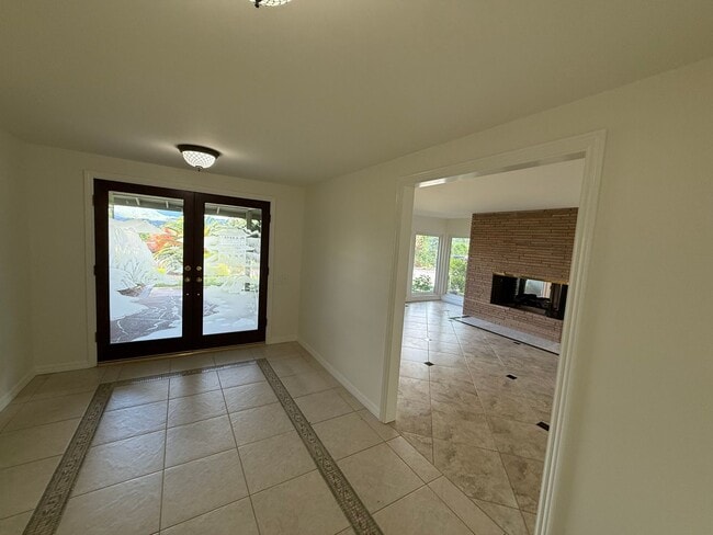 Building Photo - Exquisite Single-Story Retreat in Las Posas Estates