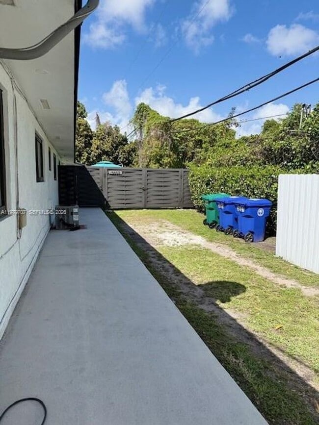 Building Photo - 3609 SW 27th St