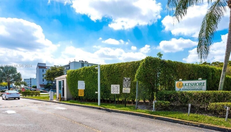 Building Photo - 8610 N Sherman Cir