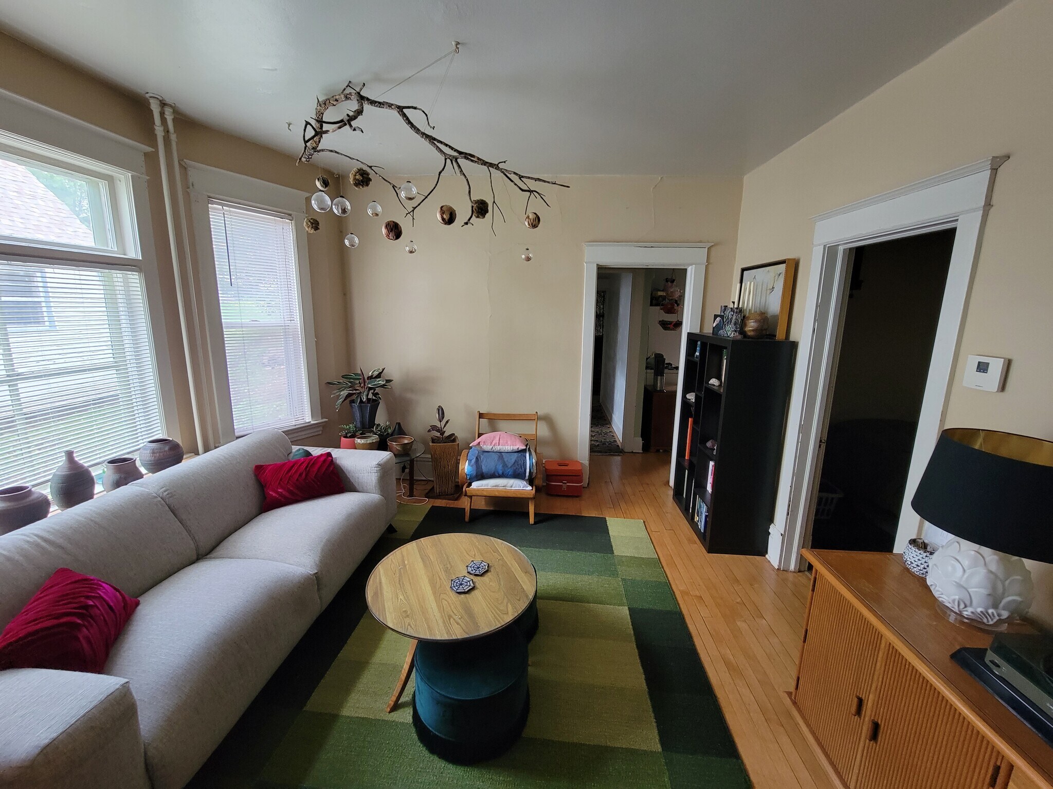 Building Photo - 1127 E 6th St