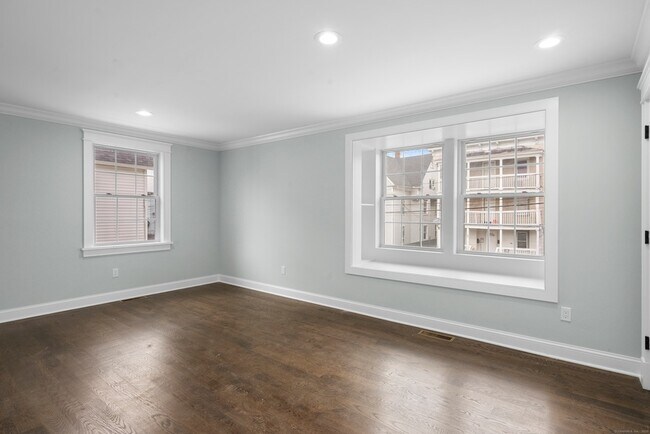 Building Photo - 864 Baldwin St
