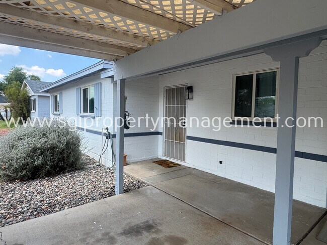 Building Photo - 2202 W Palmaire Ave