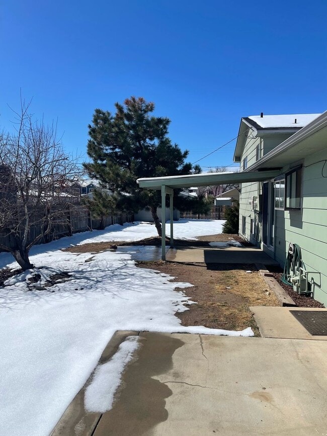 Building Photo - MOVE IN SPECIAL! Cozy 5 bedroom 2 bath Home - Erie