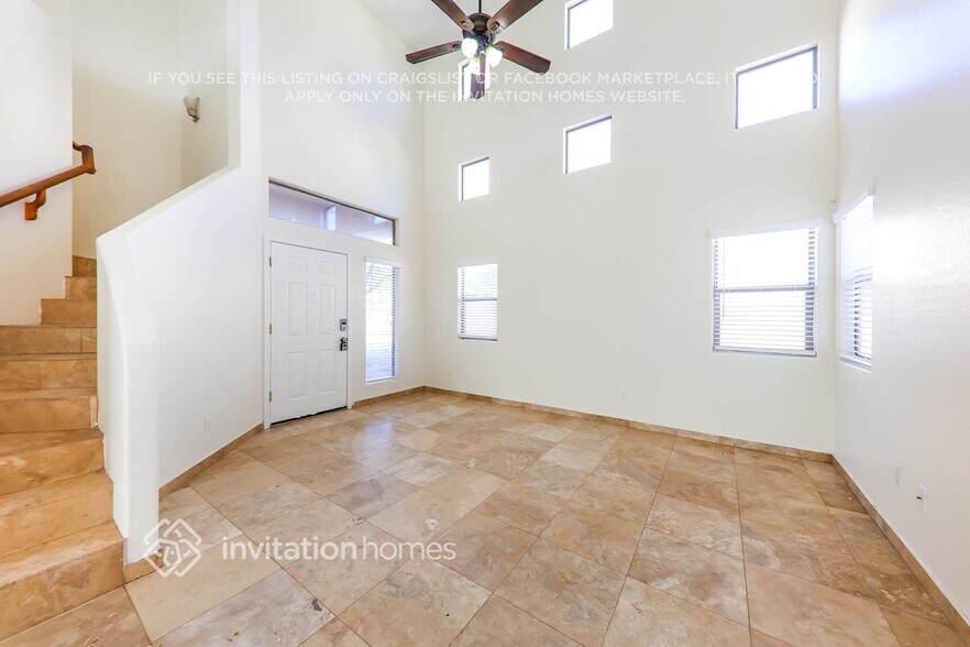 Building Photo - 7111 N 77th Dr