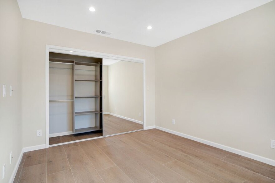 Building Photo - 7635 Fallbrook Ave