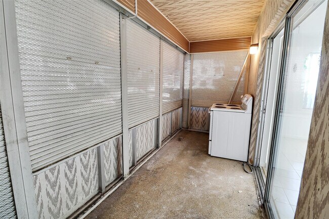 Building Photo - 580 Normandy Ln