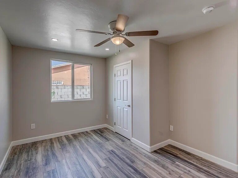 Building Photo - 405 E Mohave Rd