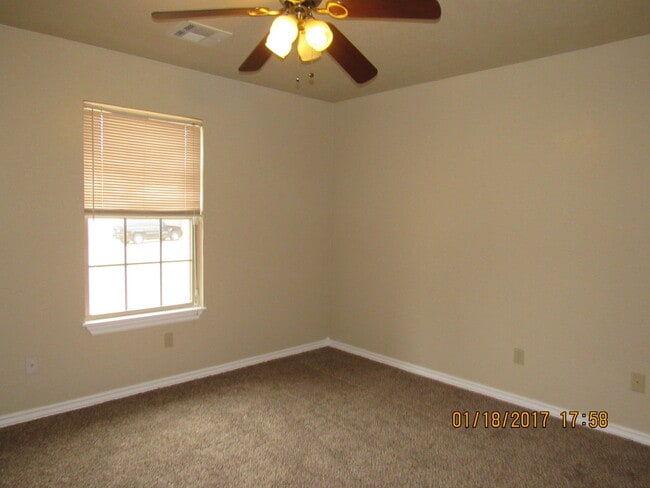 Building Photo - BEAUTIFUL HOME IN WOLFCREEK AREA!!!