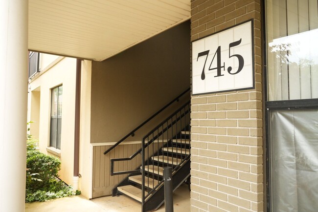 Building Photo - 745 Walker Square, Apt #3A