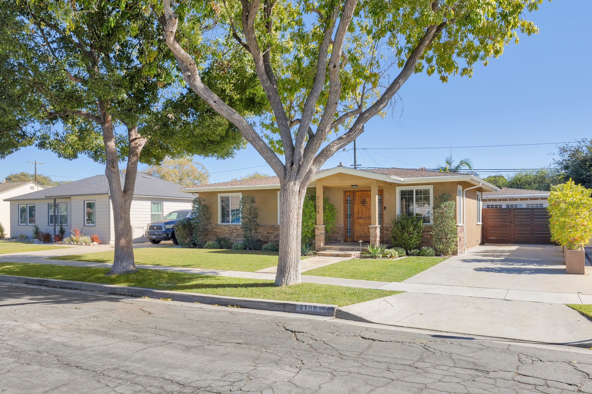 Building Photo - 2108 Lomina Ave