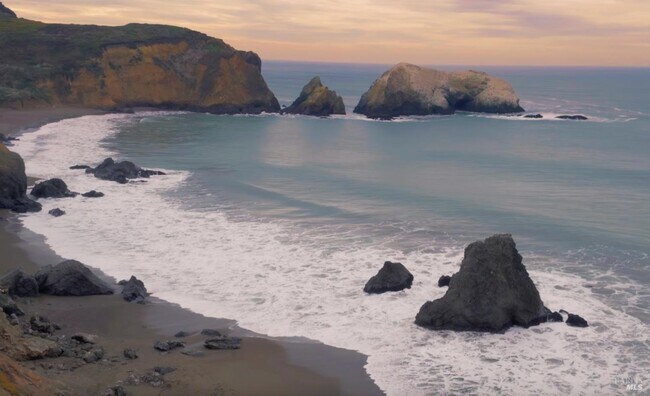 Building Photo - 162 Throckmorton Ave