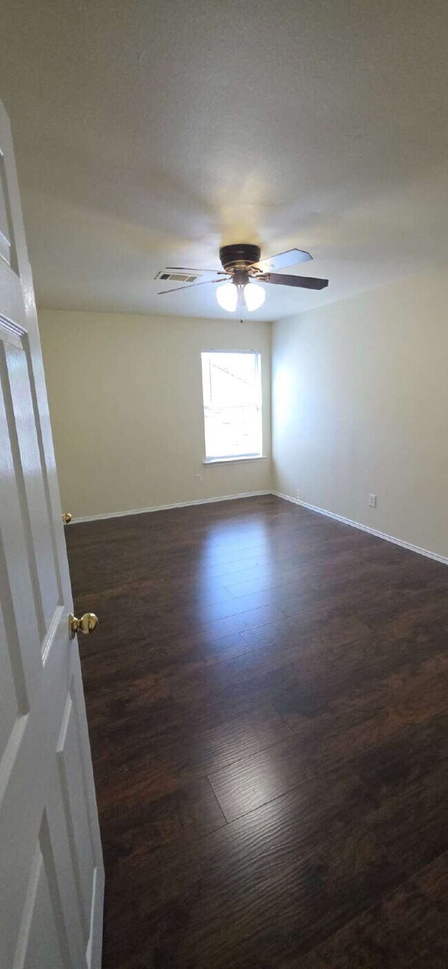 Building Photo - Expansive Mansfield Home with 5 Bedrooms, ...