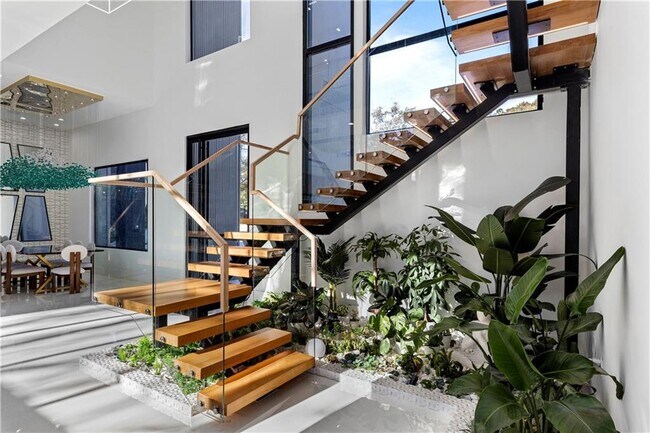 Building Photo - 3600 Lower Roswell Rd