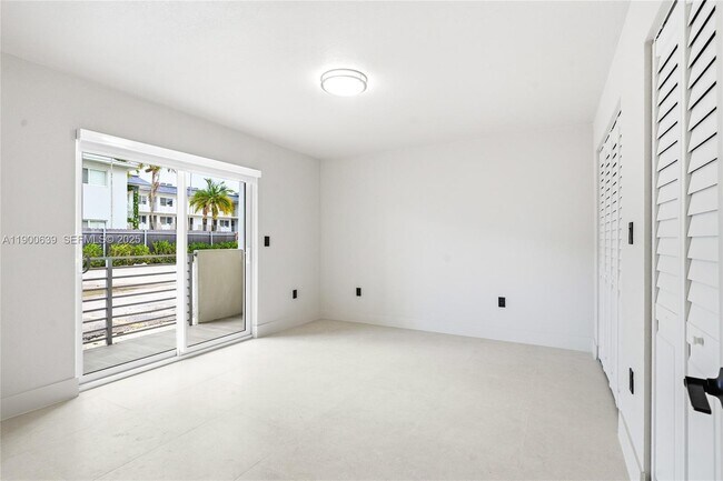 Building Photo - 13200 NE 7th Ave