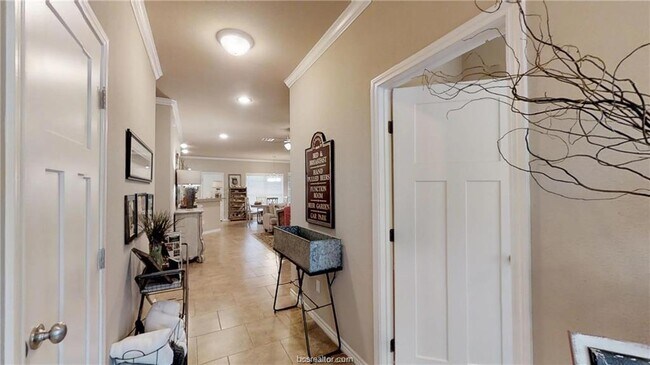 Building Photo - 4020 Golden Eagle Dr