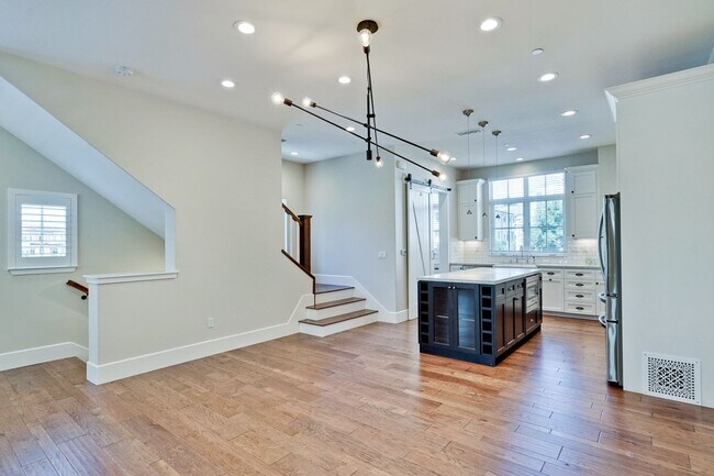 Building Photo - Modern Living in the Heart of Downtown Cam...