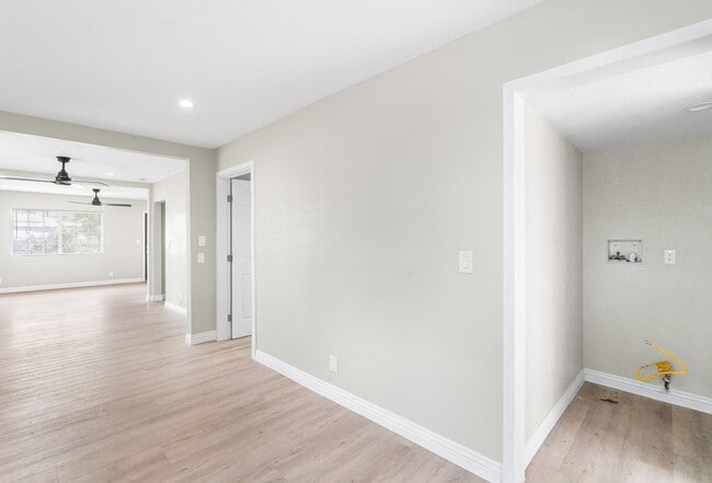 Building Photo - RECENTLY REMODELED, BRIGHT & AIRY 3BR2BA HOUSE ON SPACIOUS CORNER LOT W/ LARGE WRAP AROUND YARD &...