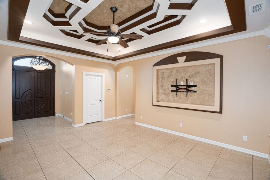 Building Photo - 308 Benites St