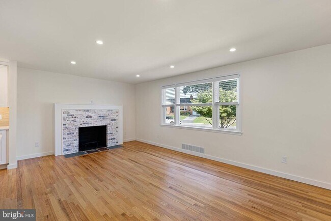 Building Photo - 706 Sonora Ave