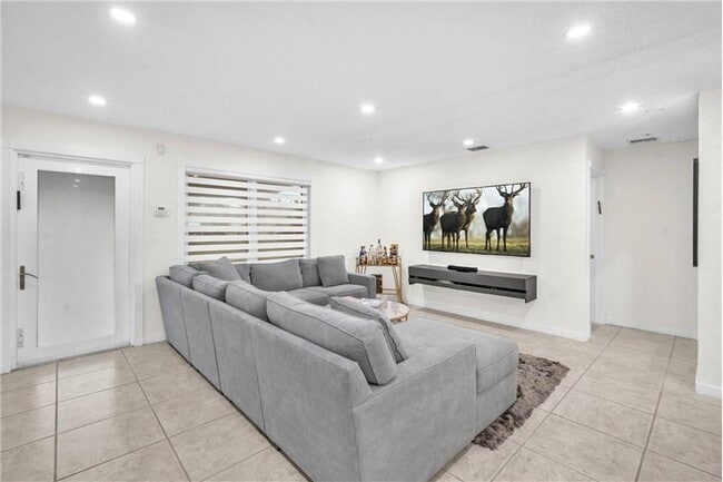 Building Photo - 4521 SW 34th Dr