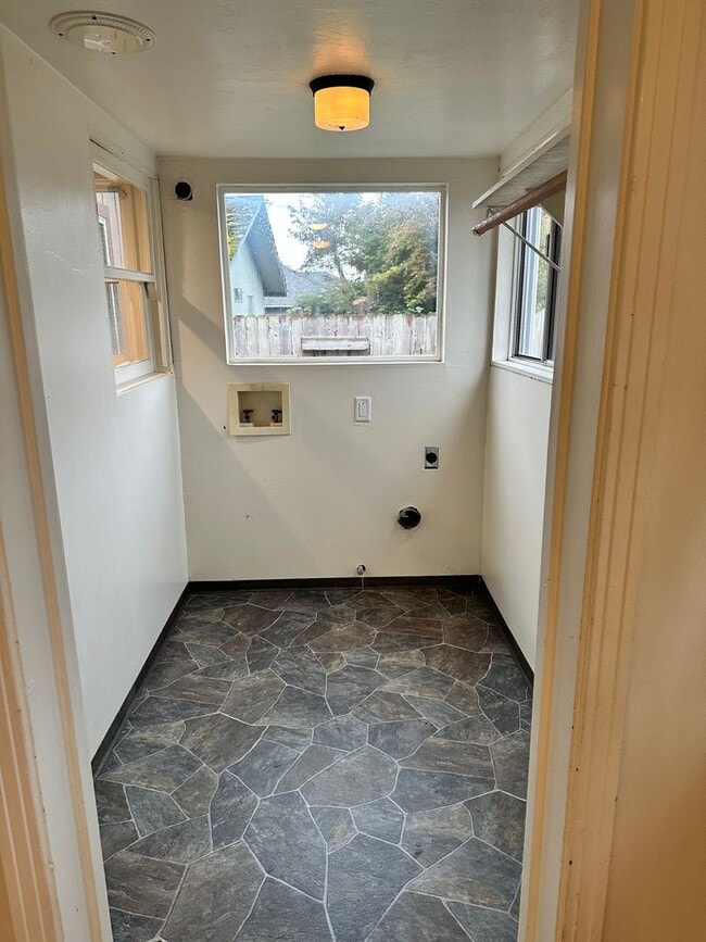 Building Photo - 3852 G St