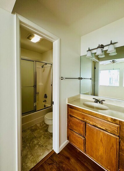 Building Photo - 28 20th Ct