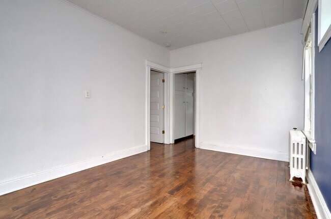 Building Photo - 12 Romaine Ave