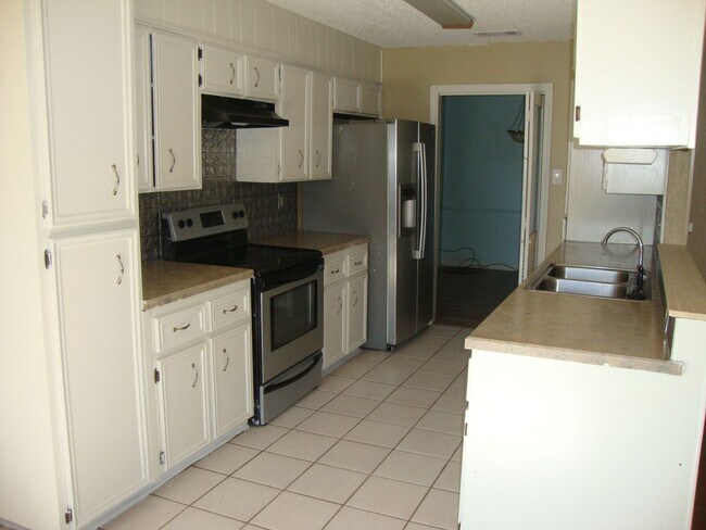 Building Photo - 202 Margarita Dr