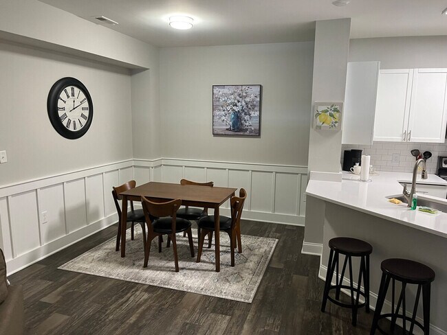 Building Photo - 8601 Lenten Rose Ct