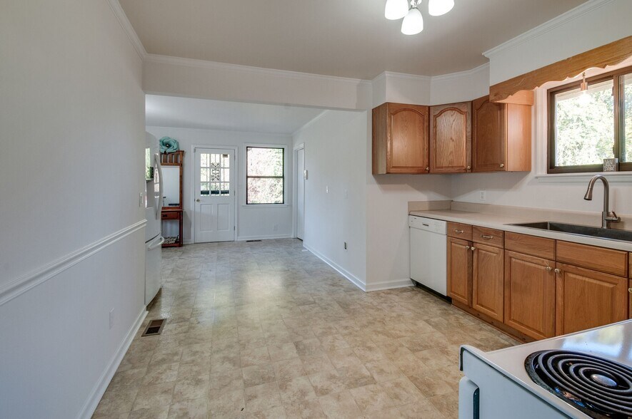 Kitchen - upstairs - 930 Havenhill Dr