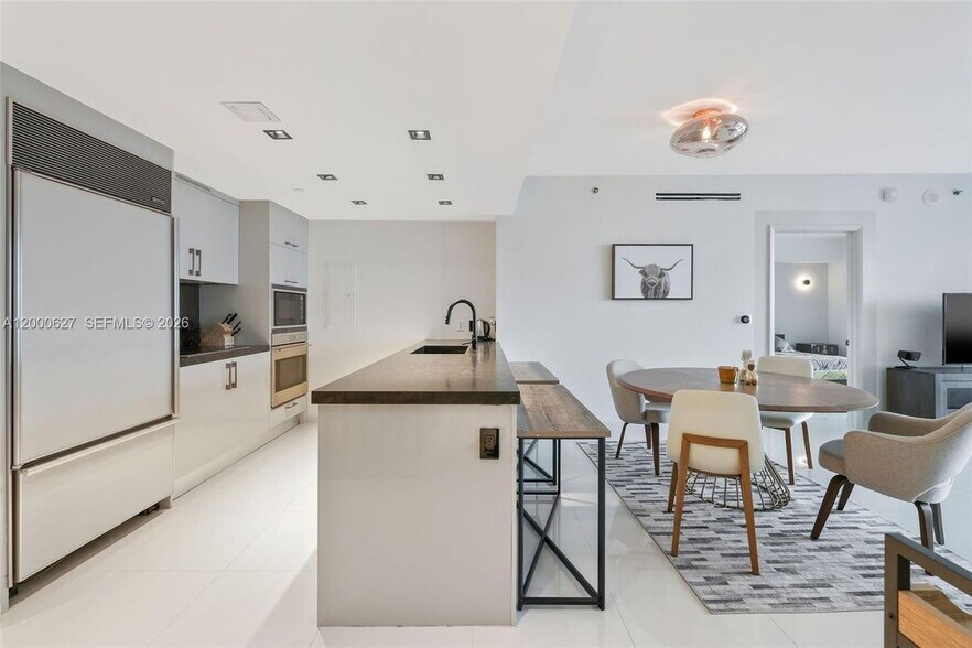 Building Photo - 465 Brickell Ave