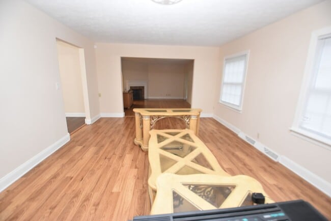 Building Photo - 4 bedroom 2.5 bath South Bend home on larg...