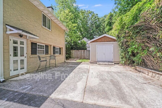 Building Photo - 2417 Laburnum Ave
